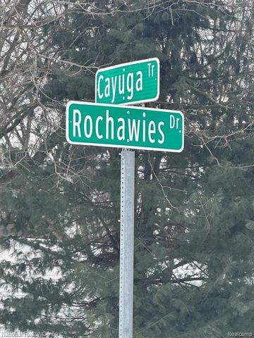 1028 Rochawies Drive, Oakland, MI 48363