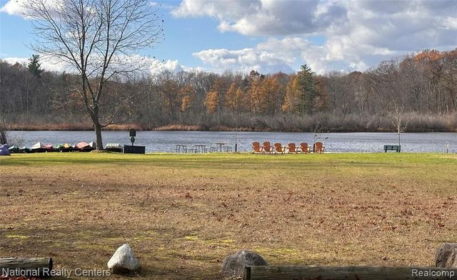 1028 Rochawies Drive, Oakland, MI 48363