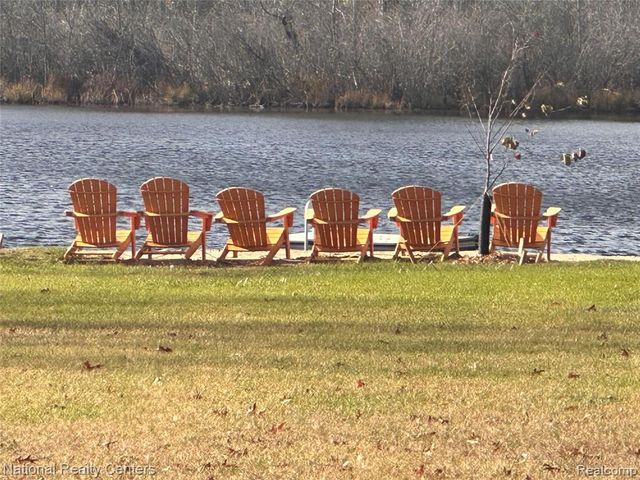 1028 Rochawies Drive, Oakland, MI 48363