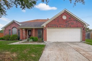 3717 Pin Oak Drive E, Pearland, TX 77581