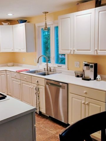 3 Kelly Drive, Middleboro, MA 02346