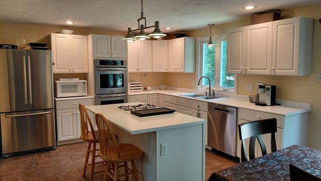 3 Kelly Drive, Middleboro, MA 02346