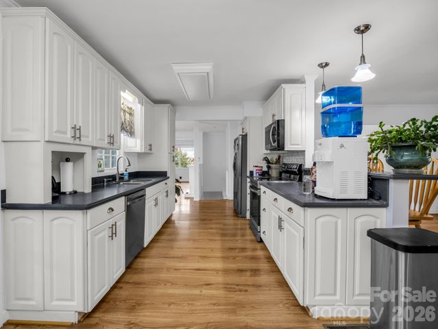 54 Broadway Avenue, Tryon, NC 28782