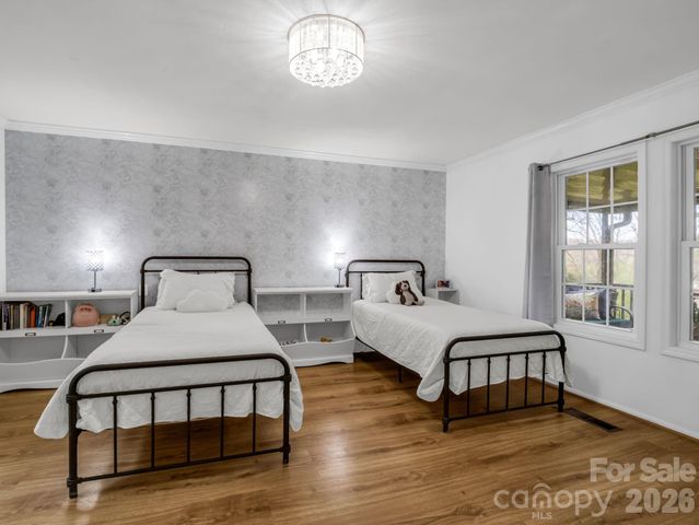 54 Broadway Avenue, Tryon, NC 28782