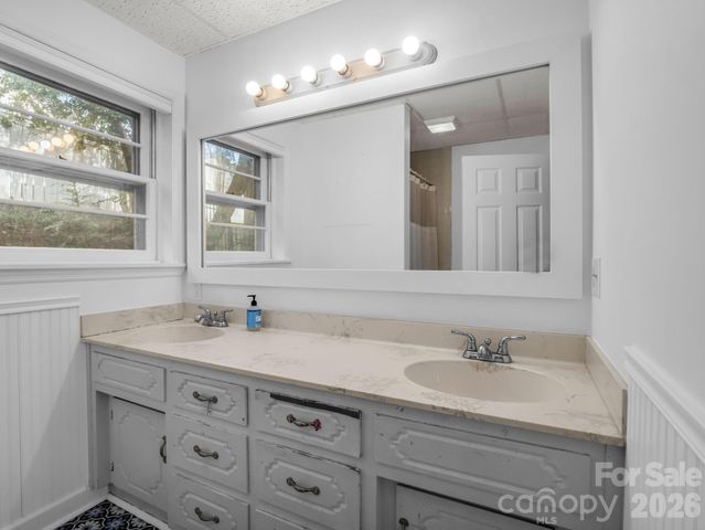 54 Broadway Avenue, Tryon, NC 28782