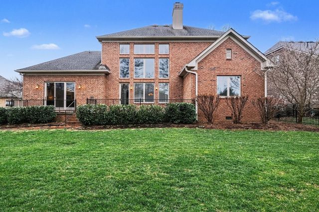 1233 Potter Ln, Gallatin, TN 37066