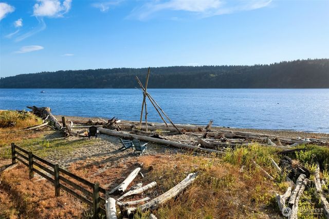 27830 Manzanita Beach Road SW, Vashon, WA 98070