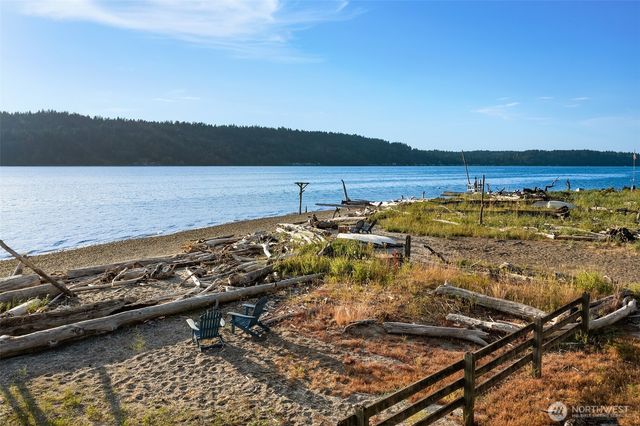 27830 Manzanita Beach Road SW, Vashon, WA 98070