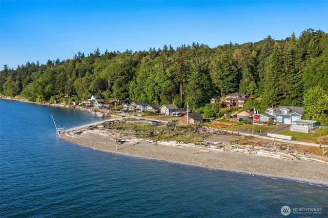 27830 Manzanita Beach Road SW, Vashon, WA 98070