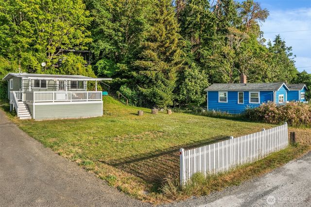 27830 Manzanita Beach Road SW, Vashon, WA 98070