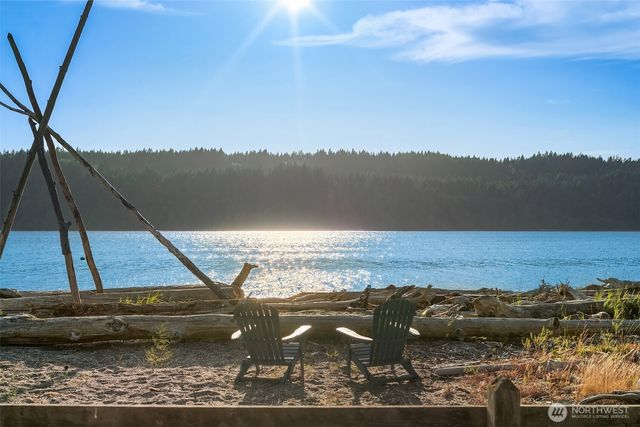 27830 Manzanita Beach Road SW, Vashon, WA 98070