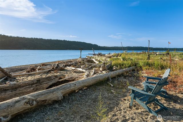 27830 Manzanita Beach Road SW, Vashon, WA 98070