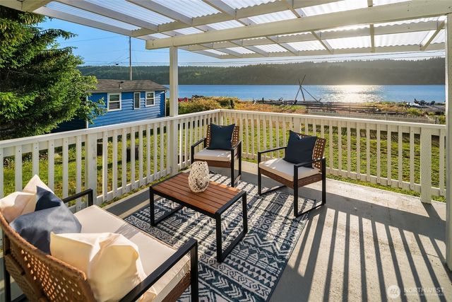 27830 Manzanita Beach Road SW, Vashon, WA 98070