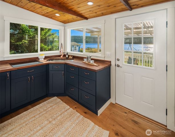27830 Manzanita Beach Road SW, Vashon, WA 98070