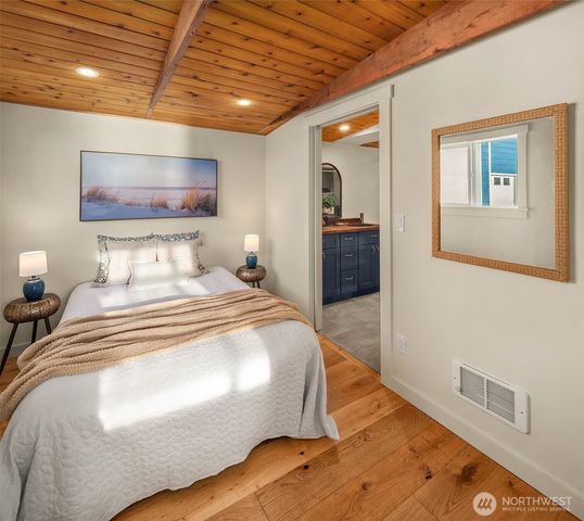 27830 Manzanita Beach Road SW, Vashon, WA 98070