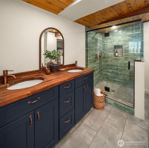 27830 Manzanita Beach Road SW, Vashon, WA 98070