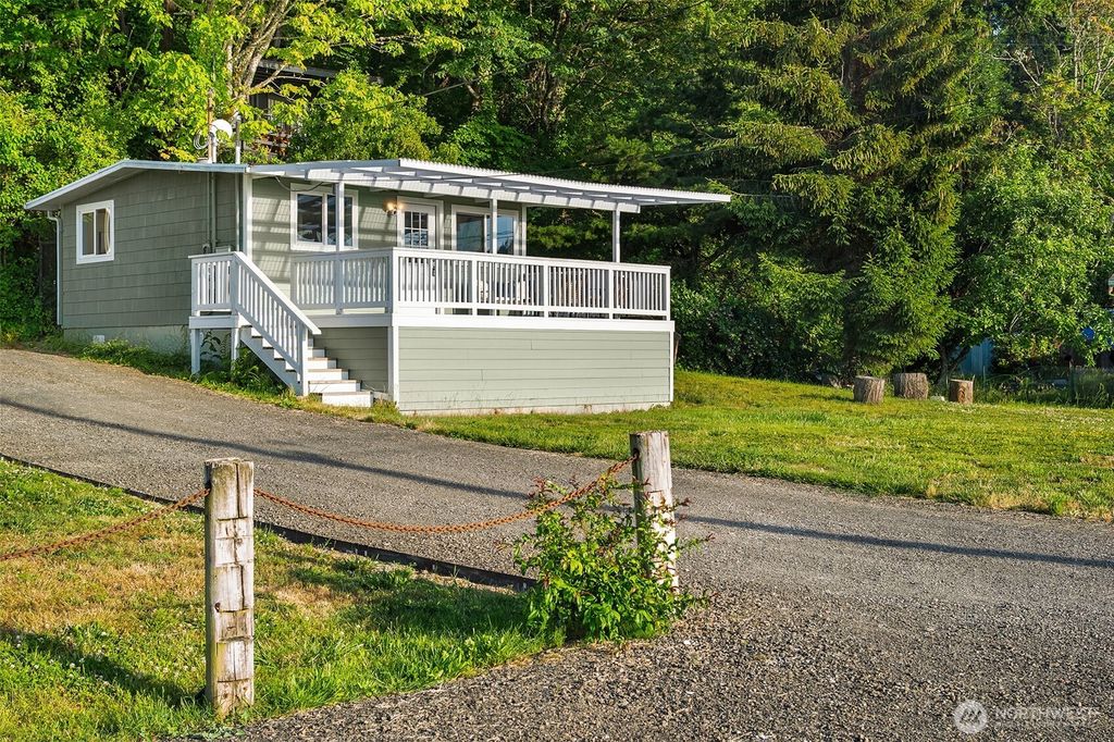 27830 Manzanita Beach Road SW, Vashon, WA 98070