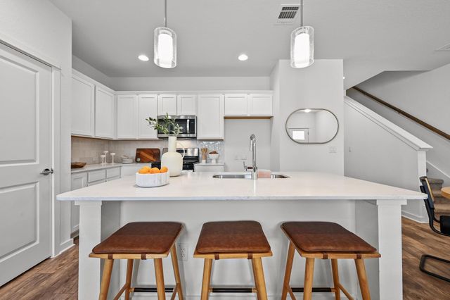 521 Burlington DR B, Buda, TX 78610