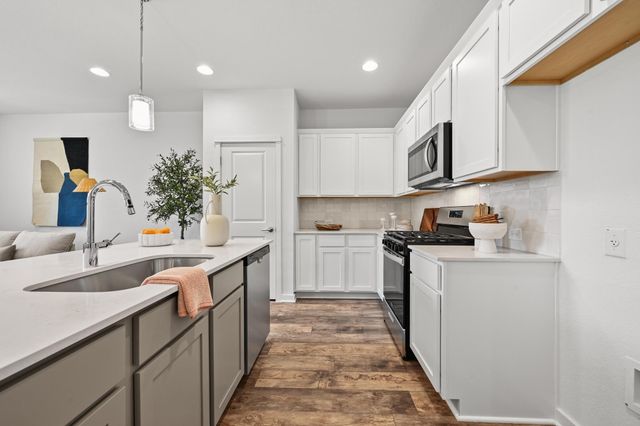 521 Burlington DR B, Buda, TX 78610
