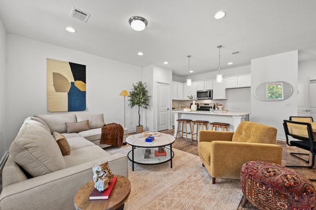 521 Burlington DR B, Buda, TX 78610