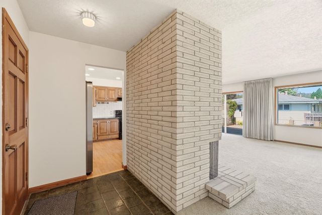 6414 N Fleming St, Spokane, WA 99208