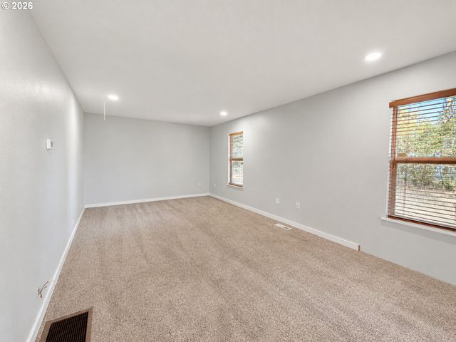 2145 Se 141ST Ave, Portland, OR 97233