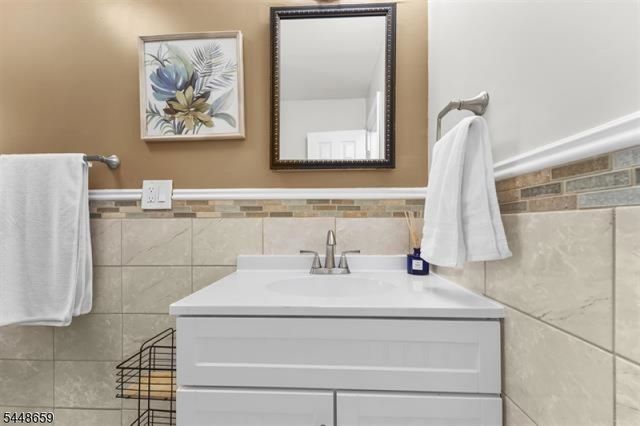 96 West 8th Street, Bayonne City, NJ 07002