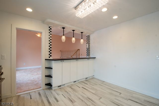 34 Lincoln St, Roseland Boro, NJ 07068