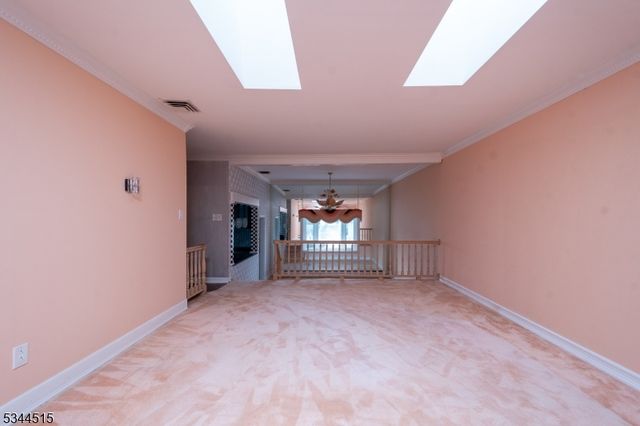 34 Lincoln St, Roseland Boro, NJ 07068