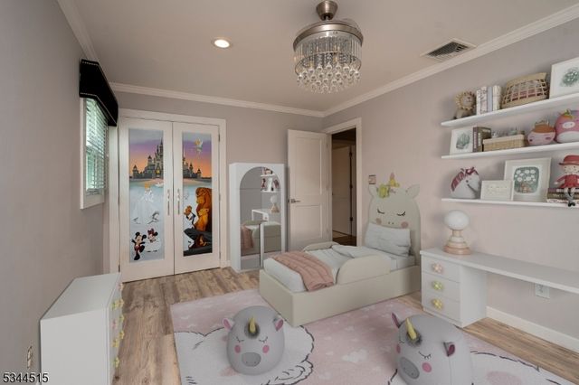 34 Lincoln St, Roseland Boro, NJ 07068