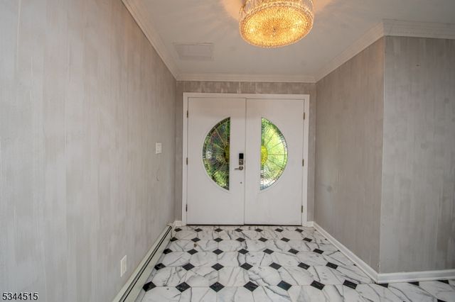 34 Lincoln St, Roseland Boro, NJ 07068