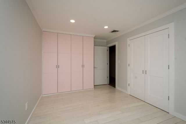 34 Lincoln St, Roseland Boro, NJ 07068