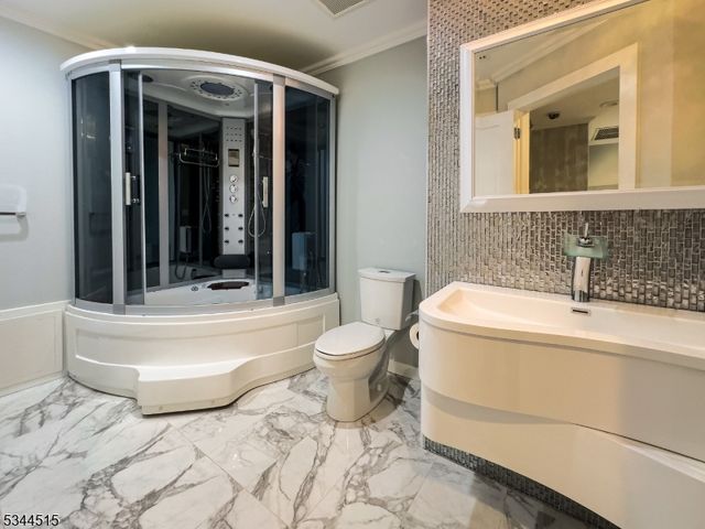 34 Lincoln St, Roseland Boro, NJ 07068