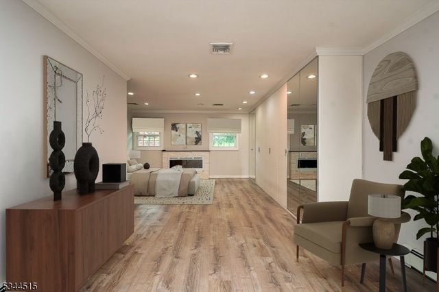 34 Lincoln St, Roseland Boro, NJ 07068