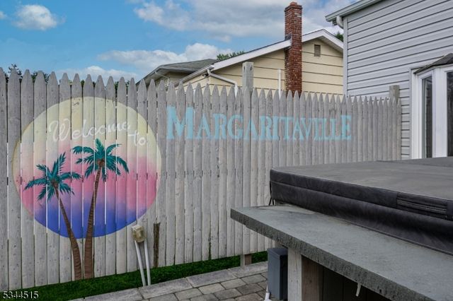 34 Lincoln St, Roseland Boro, NJ 07068