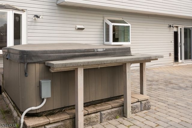 34 Lincoln St, Roseland Boro, NJ 07068