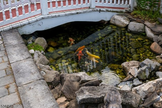 34 Lincoln St, Roseland Boro, NJ 07068