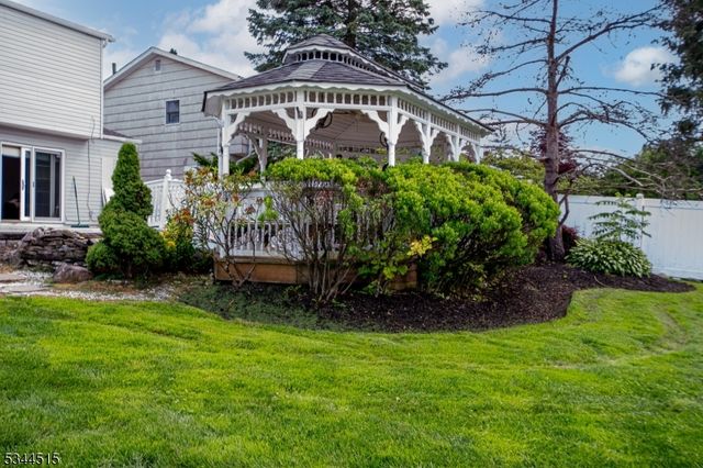 34 Lincoln St, Roseland Boro, NJ 07068