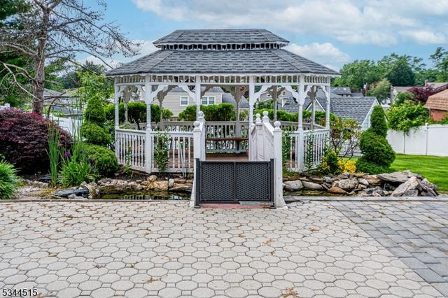 34 Lincoln St, Roseland Boro, NJ 07068