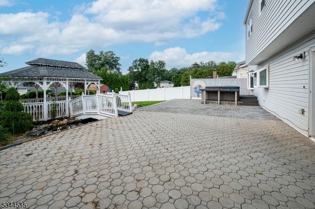 34 Lincoln St, Roseland Boro, NJ 07068