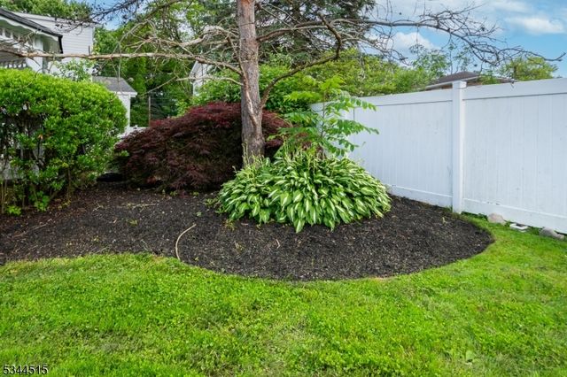 34 Lincoln St, Roseland Boro, NJ 07068