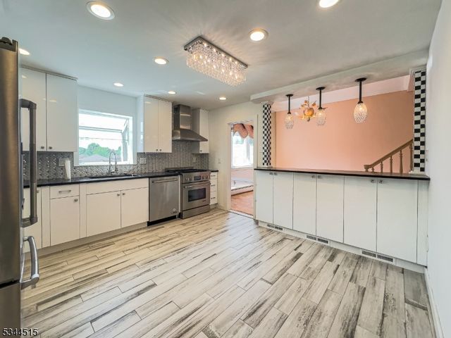 34 Lincoln St, Roseland Boro, NJ 07068