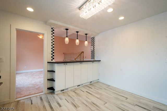 34 Lincoln St, Roseland Boro, NJ 07068