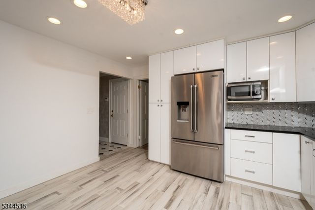 34 Lincoln St, Roseland Boro, NJ 07068