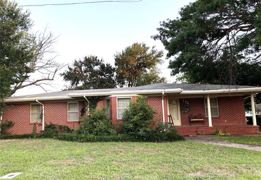 115 W Commerce, Henrietta, TX 76365
