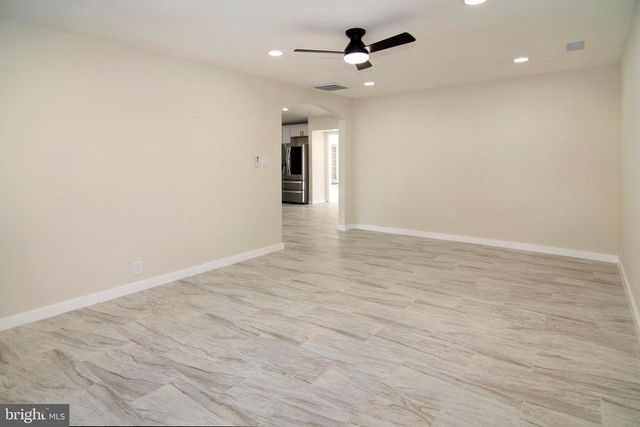 20 SUGAR BUSH DR, Sicklerville, NJ 08081