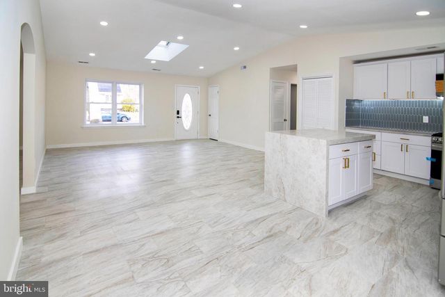 20 SUGAR BUSH DR, Sicklerville, NJ 08081