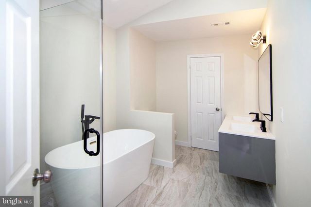 20 SUGAR BUSH DR, Sicklerville, NJ 08081