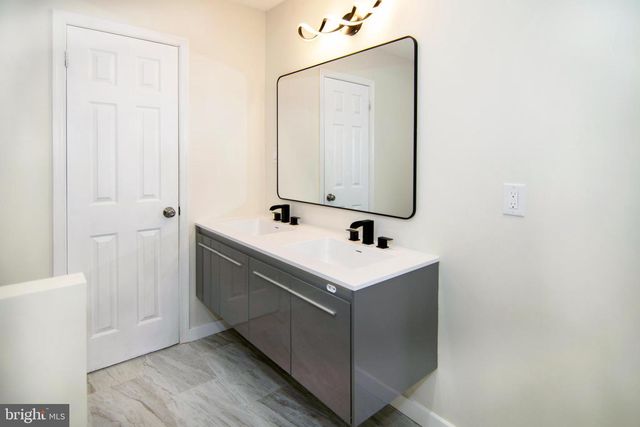 20 SUGAR BUSH DR, Sicklerville, NJ 08081