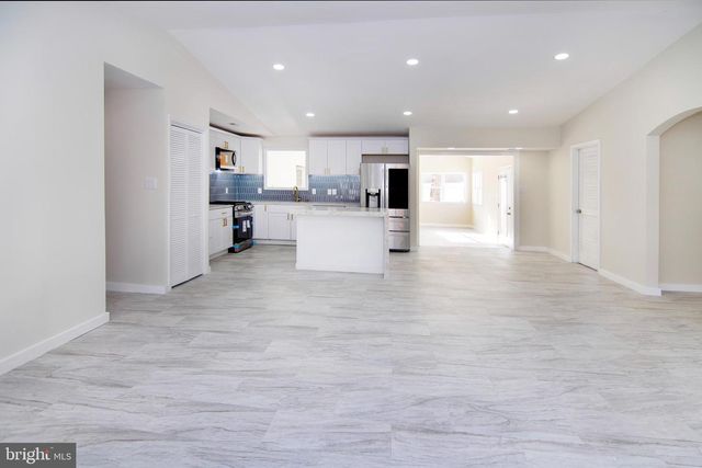 20 SUGAR BUSH DR, Sicklerville, NJ 08081